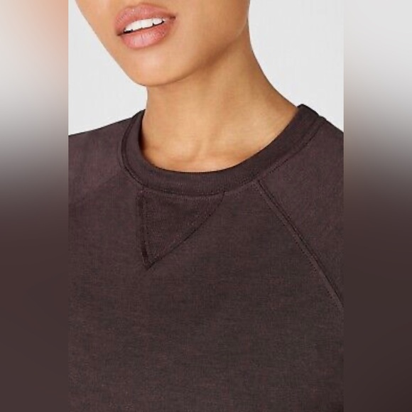 NWT Fabletics Raglan Tee - Picture 3 of 6